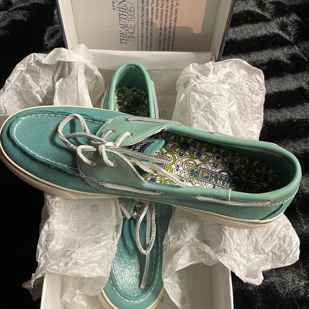 Sperry top-sider Bahama Turq sparkle suede show. Never been worn, New.
